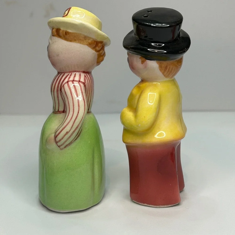 Vintage Victorian Couple Salt and Pepper Shakers Set Made in Japan Kitsch Retro